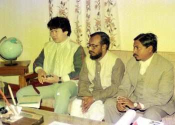 ১৯৯১ সালে জাতীয় নির্বাচনের আগে বিদেশী পর্যবেক্ষক দলের সাথে শহীদ আব্দুল কাদের মোল্লা