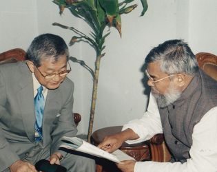 কূটনৈতিক সাথে