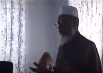 শুরা অধিবেশনে মুনাজাত পরিচালনা করছেন মাওলানা এ কে এম ইউসুফ