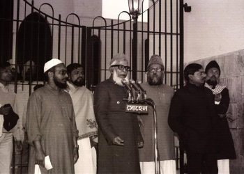 বাইতুল মোকাররম মসজিদের উত্তর গেটের সমাবেশে শহীদ আব্দুল কাদের মোল্লা (ছবিটি ১৯৯০ সালের)