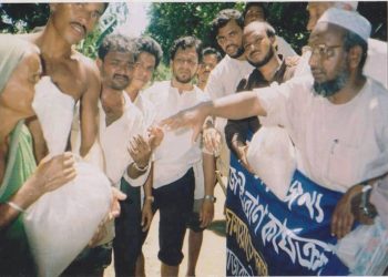 ত্রাণকাজে শহীদ আব্দুল কাদের মোল্লা